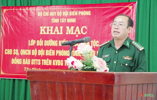 Bộ đội Biên phòng tỉnh Tây Ninh bồi dưỡng kiến thức dân tộc cho sĩ quan, già làng, trưởng bản